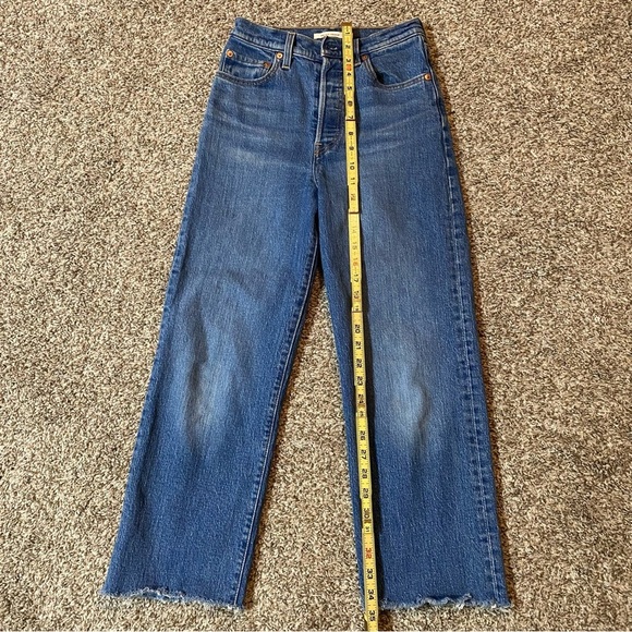 Levi's Premium Ribcage Straight Jeans in Size 25 - Picture 10 of 15